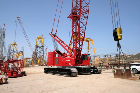 Lamprell expands fleet with Manitowoc crawler crane  