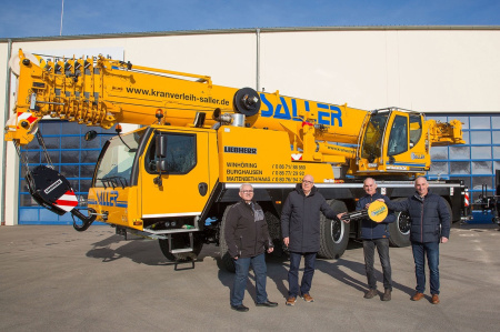 Saller takes delivery of Liebherr LTM 1090-4.2
