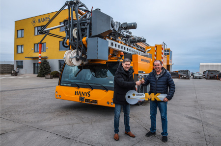 Hanyš takes Liebherr's 1,000th mobile construction crane