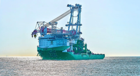 Offshore Heavy Lift Crane tackles both ends of the contest for greener energy