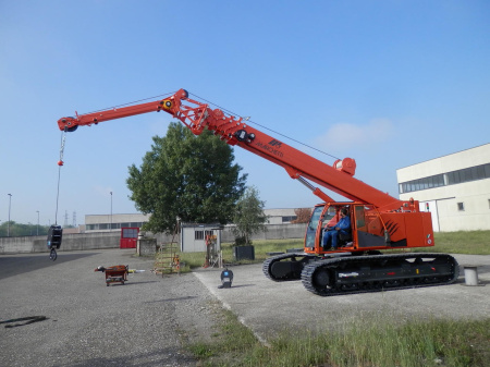 Marchetti launches electric versions of the Sherpina crawler crane