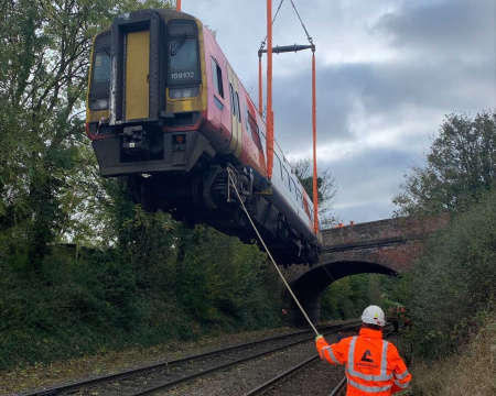 Ainscough Crane Hire responds to train crash emergency 