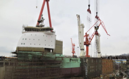 Brouwersgracht vessel gets equipped with Husiman Heavy Lift Mast Cranes